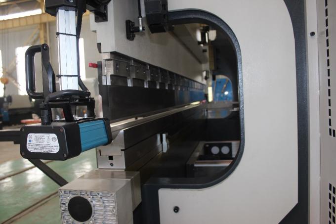 เครื่องตัดแผ่นแรงดันไฟฟ้า 0.3mm 3200 X 200 ตัน CNC Press Brake